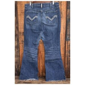 ARIAT Real High Rise Women 34L Raw Hem Frayed Jeans *FLAW PICTURED